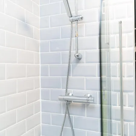 Rio House - 2 Miles From * Leeds (West Yorkshire)