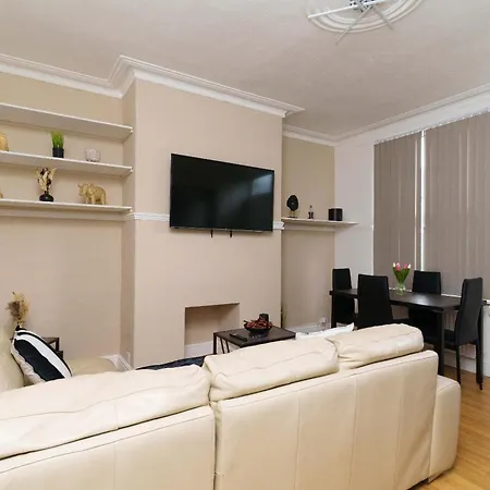 Rio House - 2 Miles From Leeds *