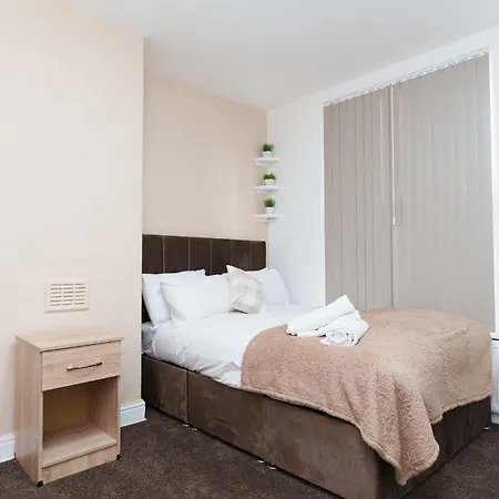 Rio House - 2 Miles From Leeds Holiday home