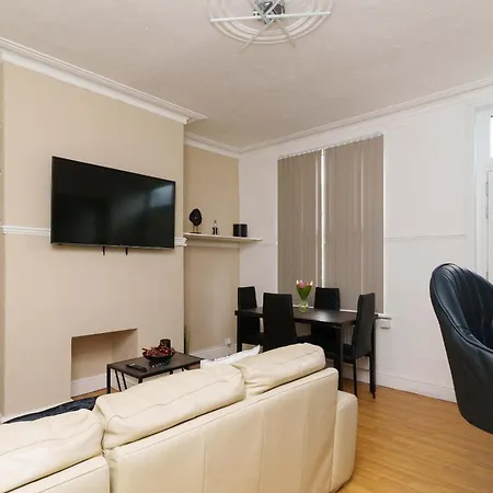 Rio House - 2 Miles From Leeds *