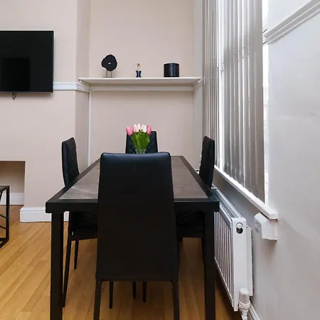 Rio House - 2 Miles From Vakantiehuis Leeds (West Yorkshire)